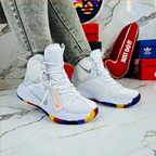 Las zapatillas de baloncesto Nike Hyperdunk son de alto rendimiento y su diseño ligero te hara brillar en la cancha