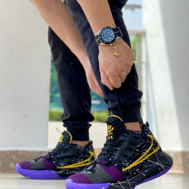 Estas Zapatillas estilo NIKE KYRIE IRVING Son ligeras y ofrecen gran contención lateral, ajuste seguro&nbsp;