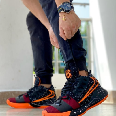 Estas Zapatillas estilo NIKE KYRIE IRVING Son ligeras y ofrecen gran contención lateral, ajuste seguro&nbsp;
